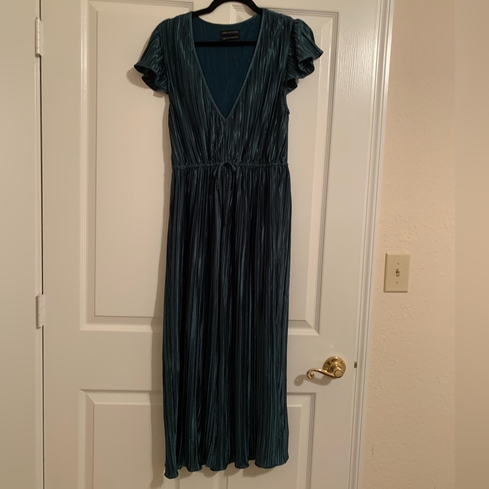 Urban Outfitters Emerald Green Pleated Midi Cocktail Dress. Size Medium.